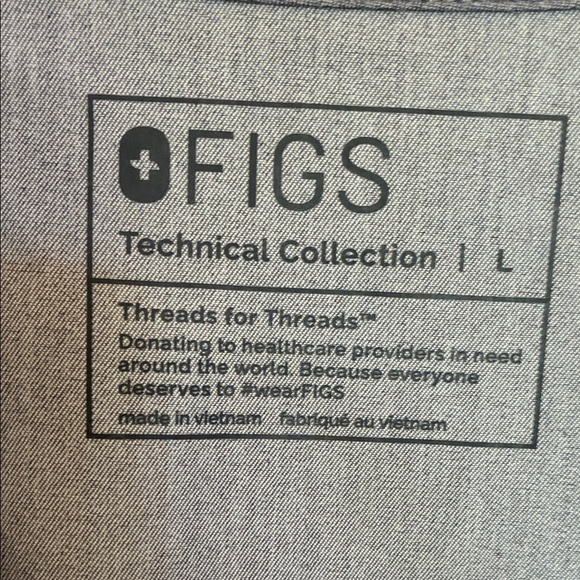 FIGS Gray Charcoal Top size L NWT - Picture 2 of 5